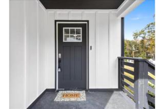 Private Fenced Yard - Fireplace - Free Parking - 2
