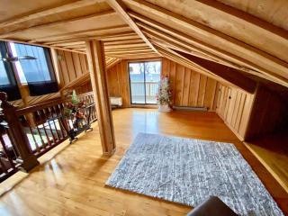 Penthouse w Boho Loft and Jacuzzi and Balcony 3 bdrm - 4