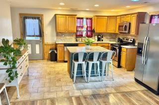 Waterfront 3bd House with Sunset View and Fenced Yard - 8