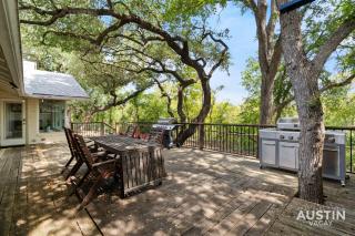 3BR 2BA w Yard 2 Grills and Firepit Near Q2 and Barr by Austin Vacay - Austin - 0