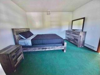 Riverfront 2 bdrm Jacuzzi Cabin with Sunset Balcony - 6