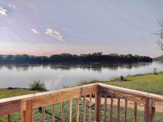 Riverfront 2 bdrm Jacuzzi Cabin with Sunset Balcony - 2