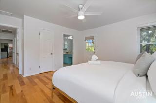 3BR 2BA w Yard 2 Grills and Firepit Near Q2 and Barr by Austin Vacay - 5