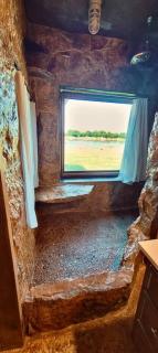 Waterfront Rock Shower Suite with Sunset View Room - 7