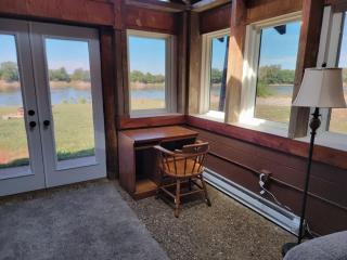 Waterfront Rock Shower Suite with Sunset View Room - 2