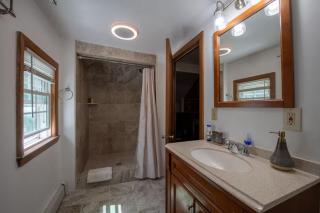 New Haven Comfort, 5BR, Fireplace, Yard - 1