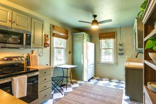 Walkable Location Historic Home in Charles Town! - 4