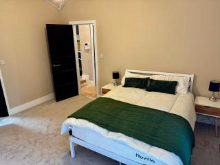 Stylish and Bright 1 Bedroom Flat - 5
