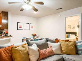 Cozy Canopy Cottage tucked away - East Tallahassee - 8