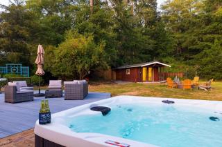 Lodge at Deception Pass by AvantStay Trails Hot Tub Walk to Cornet Bay - 9