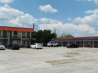 Woodfield Inn & Suites Hotel O, Yoakum TX 111 - 7