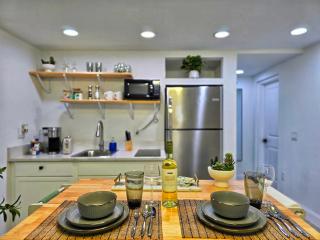 First Class Landing, 2BR, 7 TPA Airport, AC, Free Pkng, Wine, Fast Wi-Fi - 6