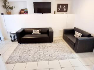 Kent 1 bedroom apartment 2 mins walk to Gravesend Station & Town Centre - 0