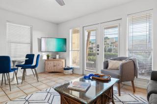 Royal Palm Crystal Beach, KingBed - 9