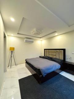 Stylish 1BR Retreat with Pool Table - 4