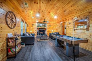 Paradise at the Smokies Cabin with HOT TUB! - 1