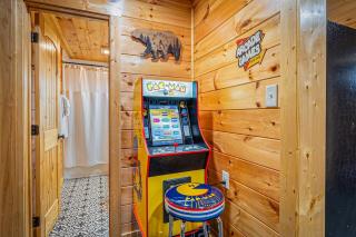 Paradise at the Smokies Cabin with HOT TUB! - Sevierville - 5