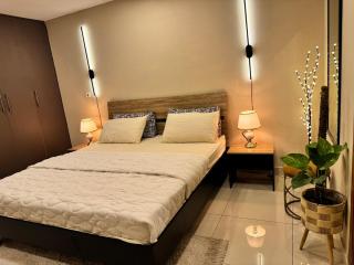 Homies Ivory 1 BHK Rooftop Pool Gym - 8