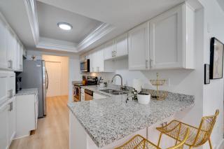 Heated Saltwater Pool Less Than 2 Mi to Yacht Club Beach! - 4