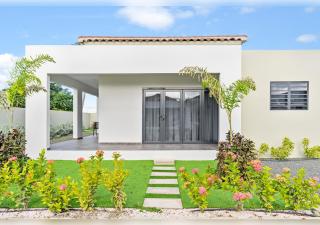 Sunny Villa Blenchi w Private Outdoor Pool! - 0