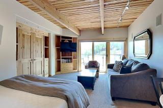 Timberline Condominiums Studio Deluxe Unit 217 - 2