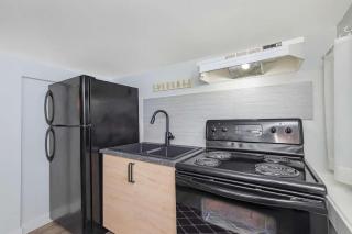 Quaint 1 bedroom lower suite in Victoria, BC - 2