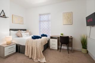 Spacious 4 bed - 4 en-suites - Parking - Discounts - Doncaster - 8