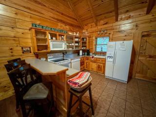 Ozark Cabin 9 miles to DeGray Lake Private Hot Tub Fishing on Site - 4