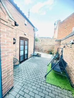 Modern 1-Bed Retreat in heart of newark-with ease access to local attractions and transport - 8