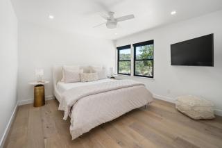 Sunset View Luxury Living on 5 Picturesque Acres - 2