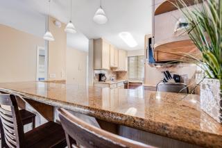 Lively 2Bd 2Bth condo 5 min walk to beach - 8