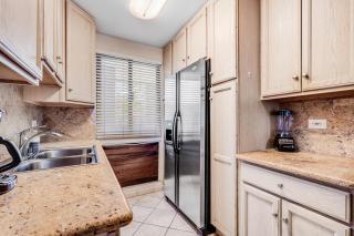 Lively 2Bd 2Bth condo 5 min walk to beach - 7