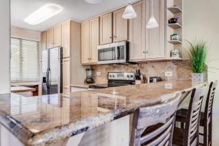 Lively 2Bd 2Bth condo 5 min walk to beach - 3