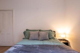 Central Chiswick 3Bed - Garden, WiFi & Tube Links - 2