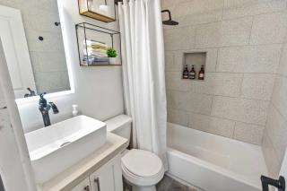 Comfy 2BR Walkable Fast Wi-Fi Sleeps 6 - 3