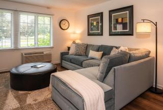 Community Pool - Near Lake Como - Interlaken for 6 - 2