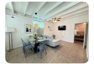 New Rustic Style Studio-Private Parking & Wifi - 1