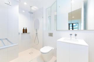 Stylish 2Bed 2Bath with Pool, Gym, Sauna and parking - 6