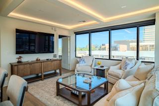 The Champion's Suite Unit 809 - 8