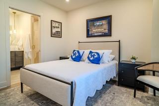 The Champion's Suite Unit 809 - 3