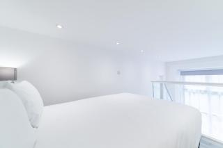STUDIO BY HYDE PARK - 8