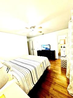 Guest Suite plus Bedroom plus kitchenette stay near THE GALLERIA BELLAIRE TX NRG The Medical Center Rice University - 1