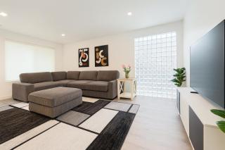 Santa Monica Luxe Home - Hot Tub, Pool Table, Grill & Cinema Projector - 8