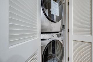 Lively 2Bd 2Bth condo AC 5 min walk to beach - 5