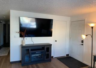 Newly Remodeled Bright & Centrally Located Stay - 1