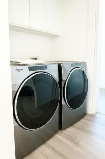 Sunny Santa Monica House - Hot Tub, Game Room, BBQ, Projector - 7