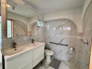 Sunset Suite - Beach Front Estates - 5