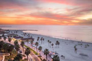 Modern - 8 mins by car to beach - Queen bed - Free parking - 5