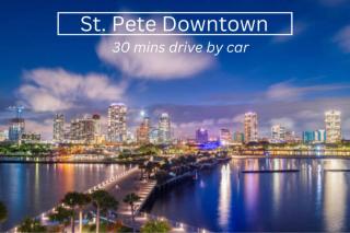 Modern - 8 mins by car to beach - Queen bed - Free parking - 1