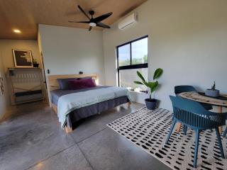 Private Mango Surf Studio with WiFi Hot Water and AC - 1
